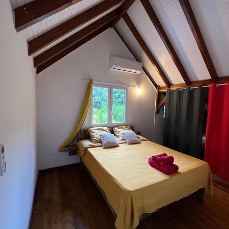 Villa Au Calme Avec Jacuzzi, Villa Le Boursoie Les Abymes Exterior foto