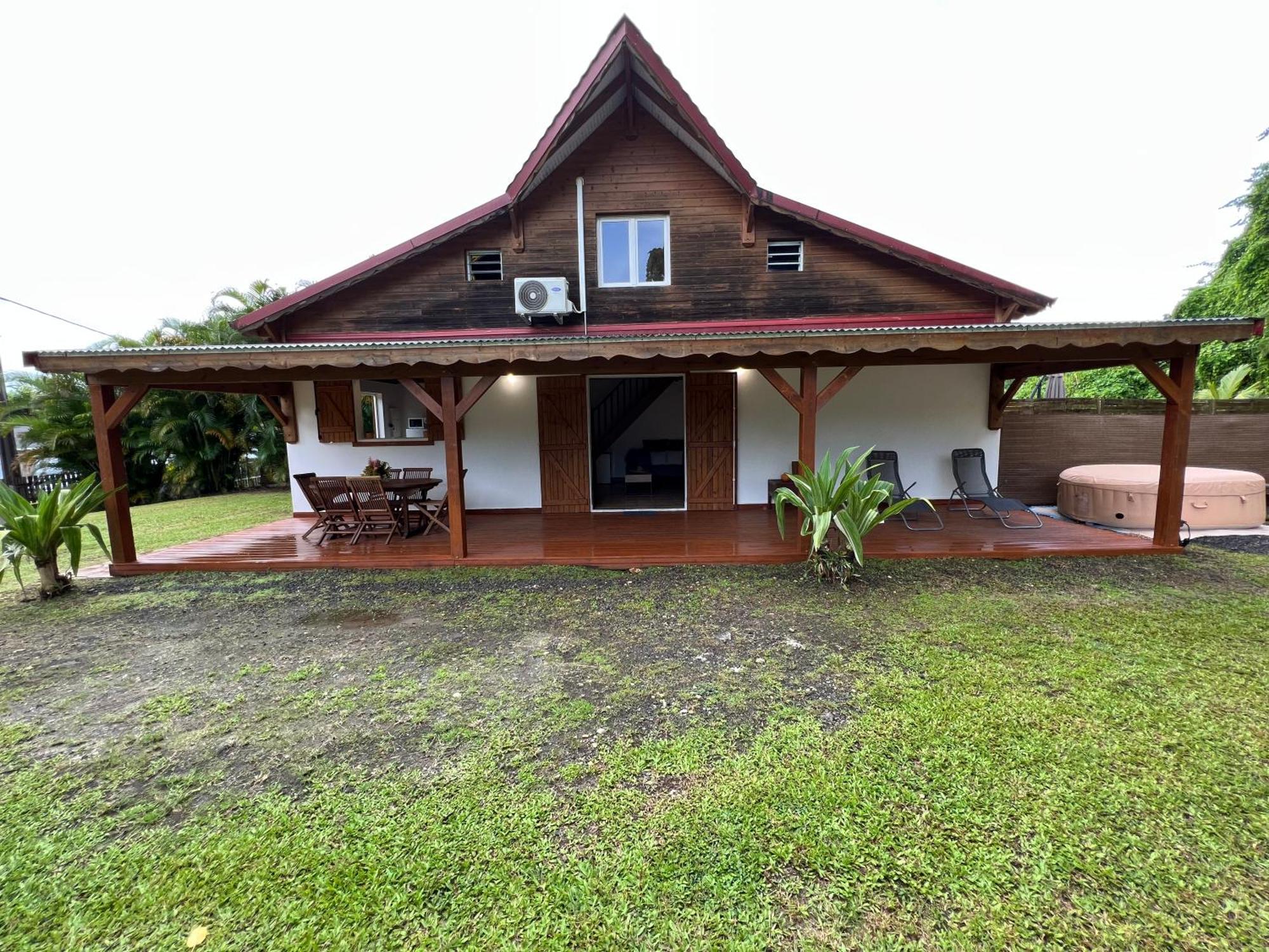 Villa Au Calme Avec Jacuzzi, Villa Le Boursoie Les Abymes Exterior foto