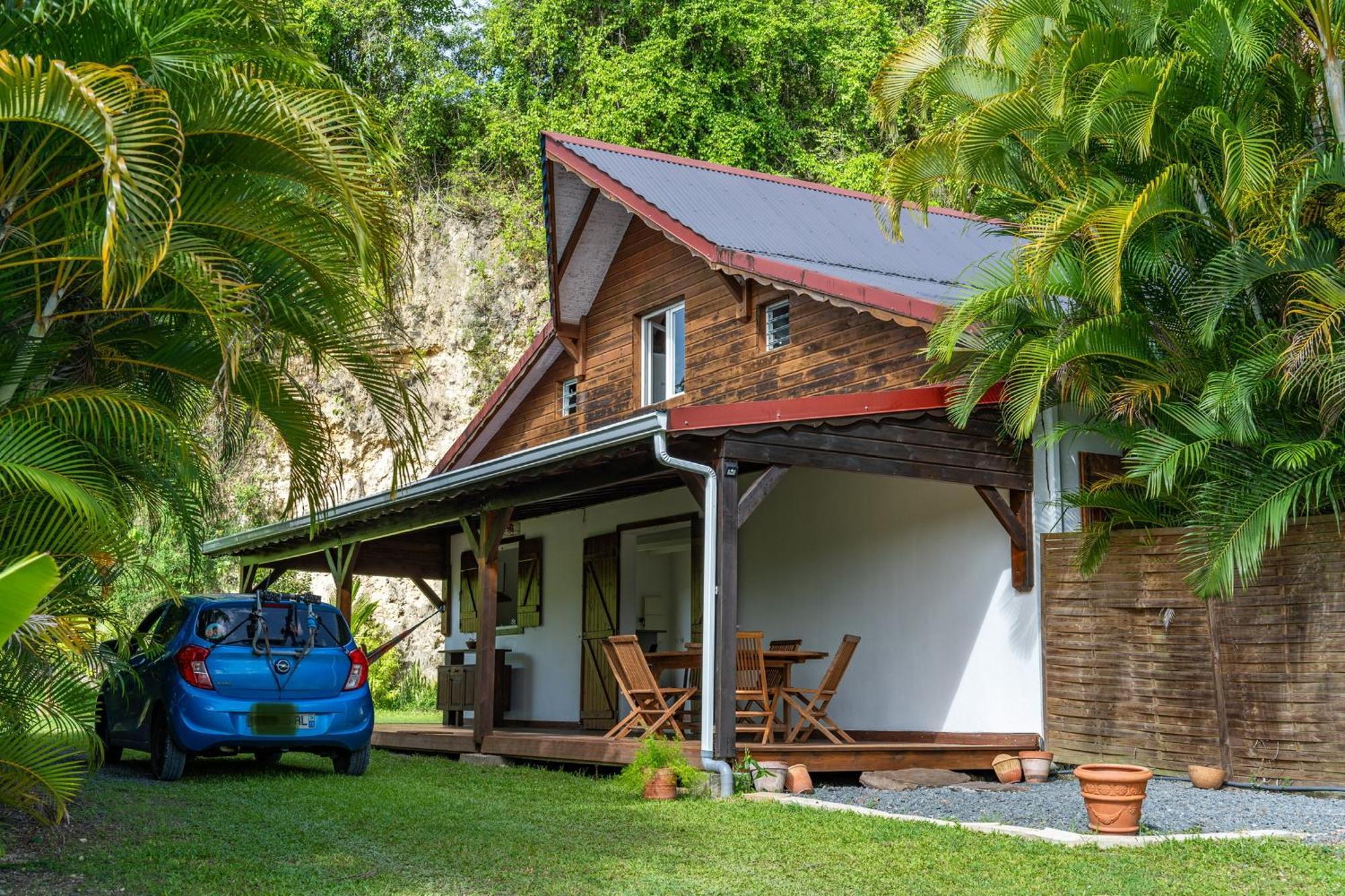 Villa Au Calme Avec Jacuzzi, Villa Le Boursoie Les Abymes Exterior foto