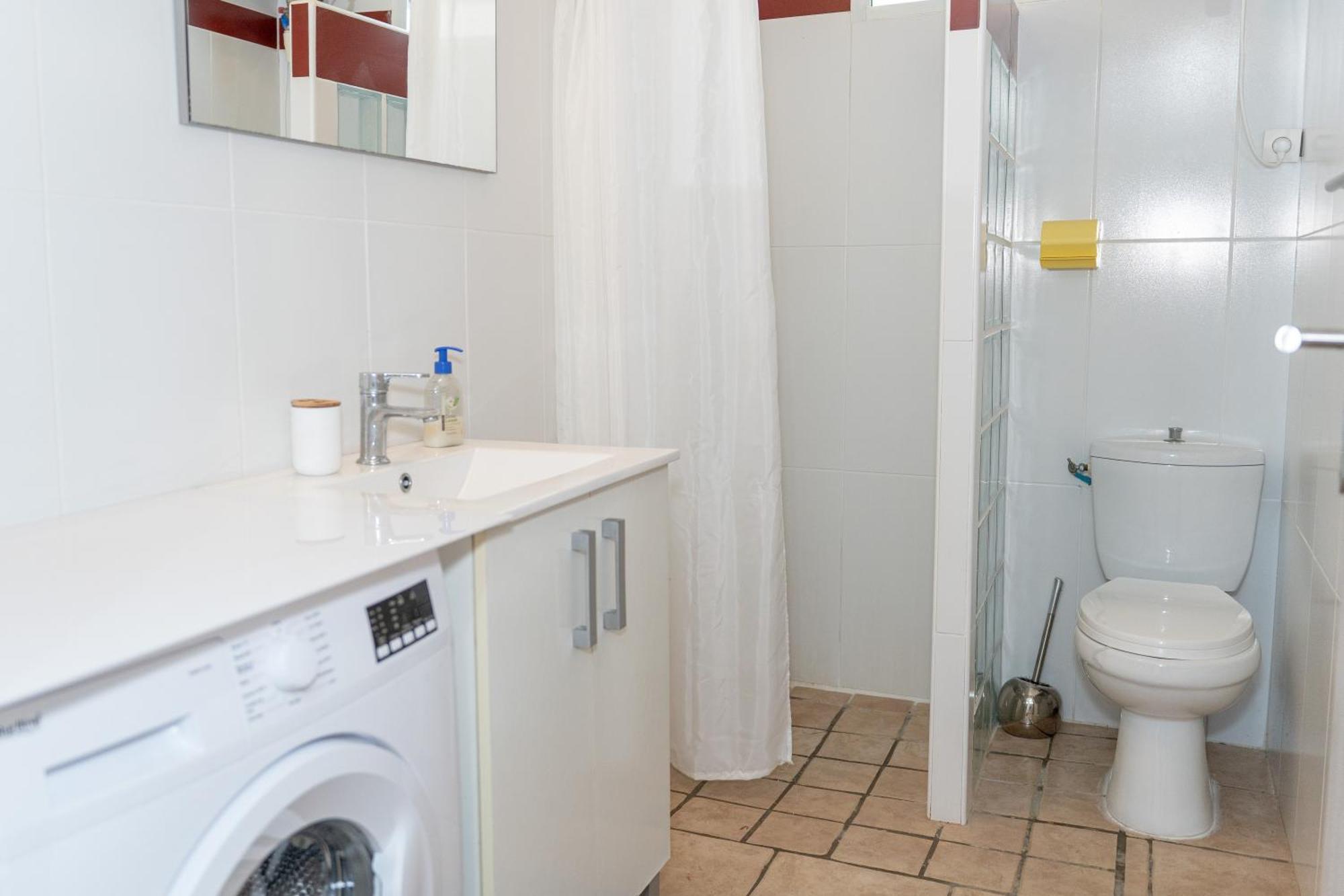 Villa Au Calme Avec Jacuzzi, Villa Le Boursoie Les Abymes Exterior foto
