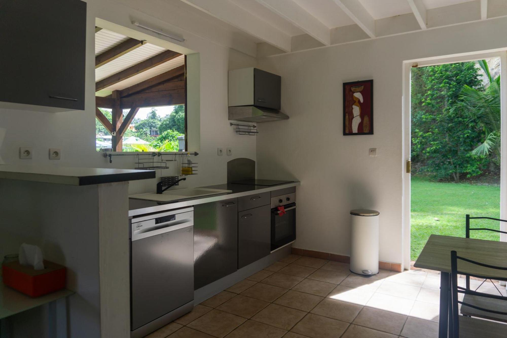Villa Au Calme Avec Jacuzzi, Villa Le Boursoie Les Abymes Exterior foto